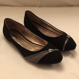 Very cute Bongo flats